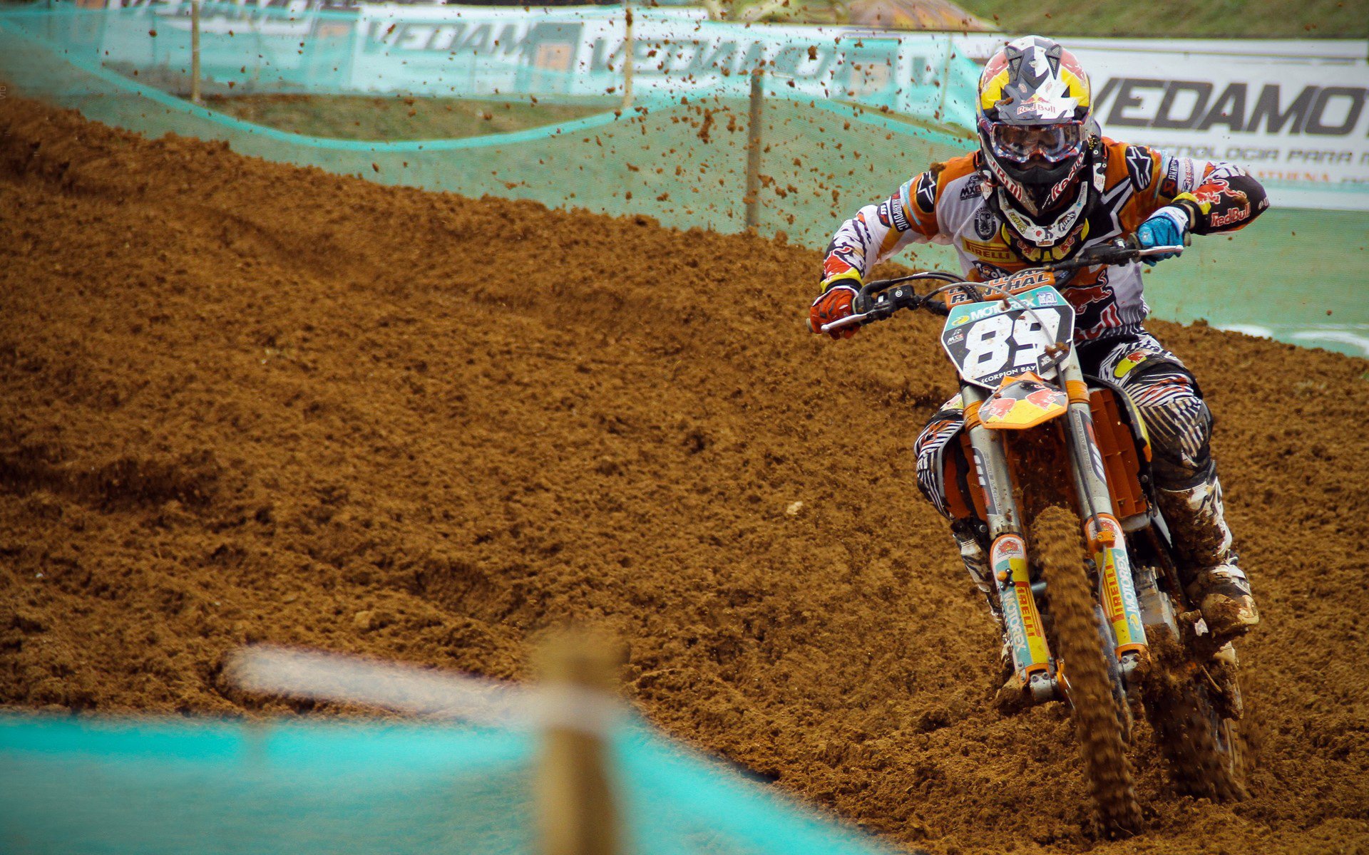 冰与火的跨界交响,当冰岛足球震撼拜仁,加维在F1赛道接管年度争冠