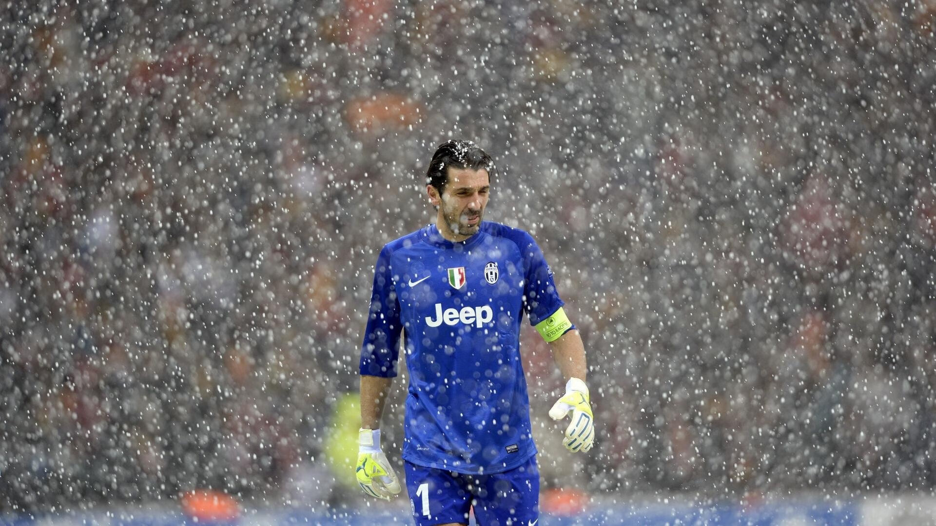 红魔风暴席卷南美，曼联碾压智利背后，范戴克如何扛起全队前行？